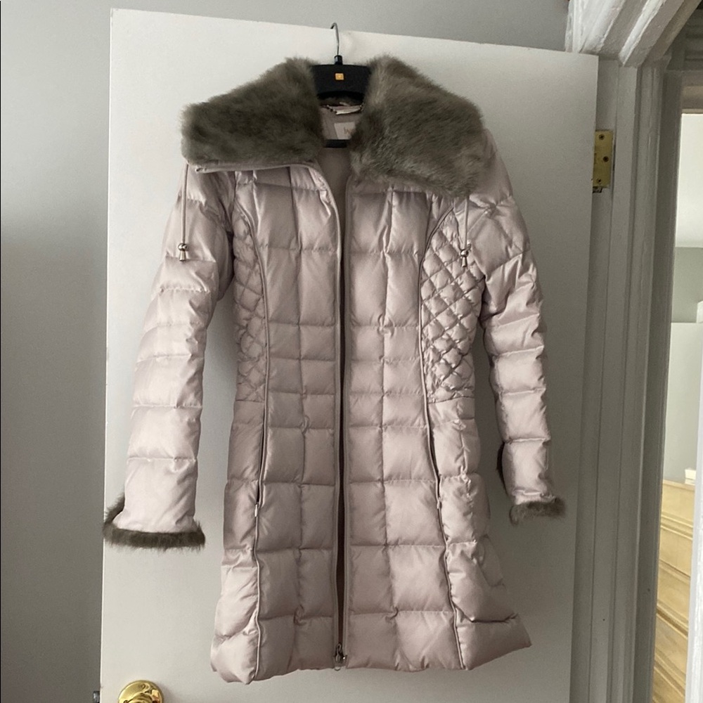 Elegant Women's Quilted Coat with Faux Fur Trim - Gray